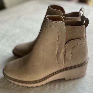 Dolce Vita Beige Ankle Booties Size 7